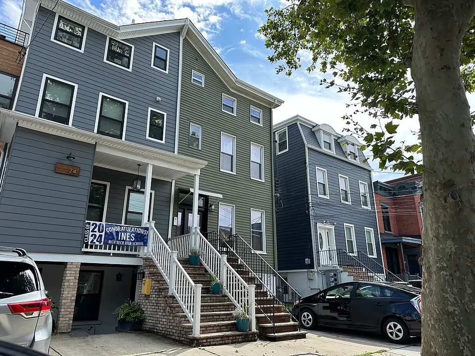 22 Magnolia Ave #2