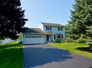 37 Meadowbrook Rd, Watervliet, NY 12189