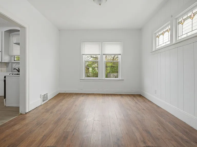 5045 Fairview St — Photo 3