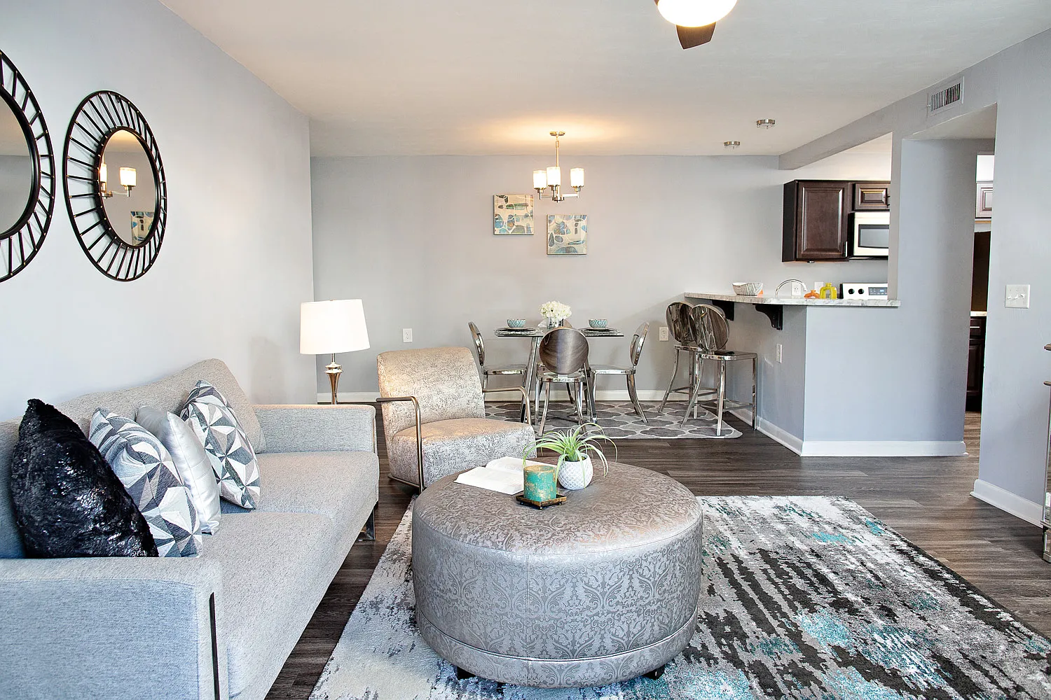 Crabtree Crossing Apartments and Townhomes — Photo 4