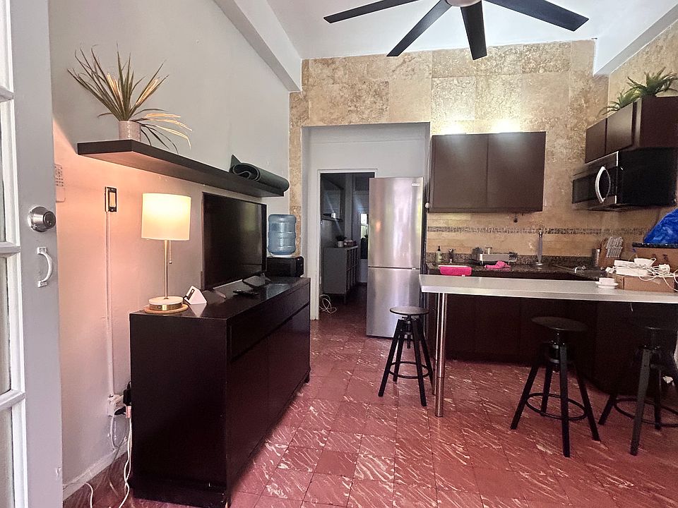 1st image of 704 Calle Central #1A