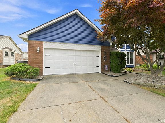 3rd image of 20770 Cannon Dr