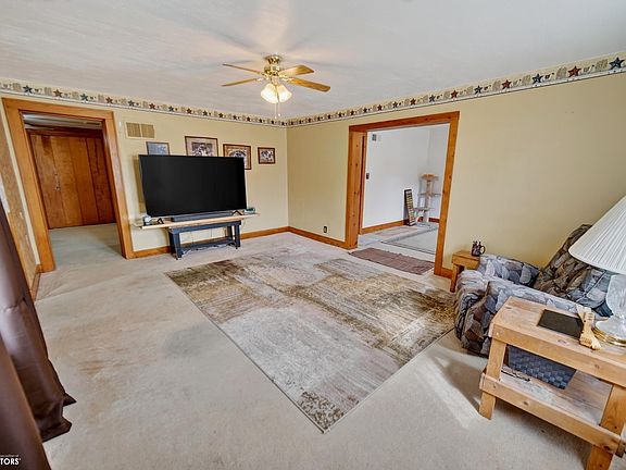14th image of 1021 1st Ave