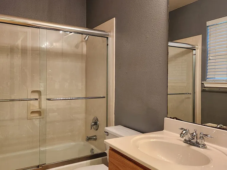 717 Sheraton Ave — Photo 7