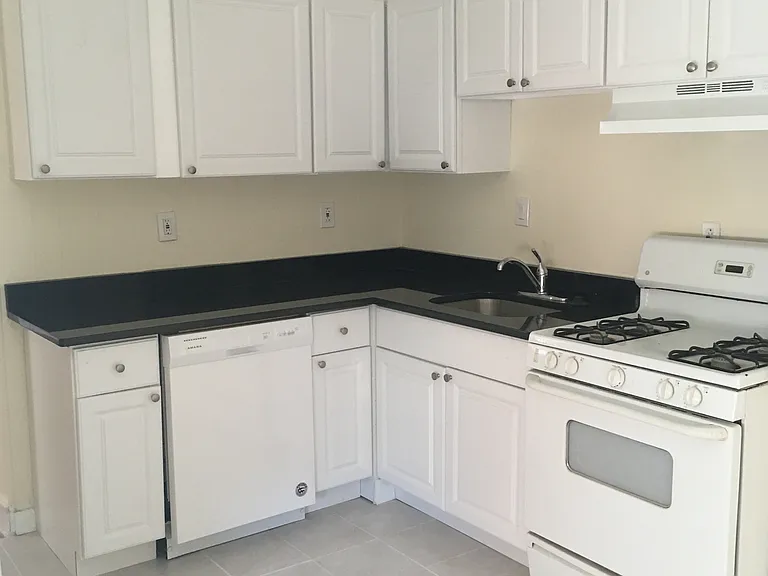 14 Parkway Rd #4 — Photo 2