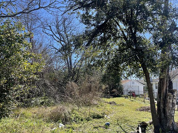 3rd image of 2231 Easton St