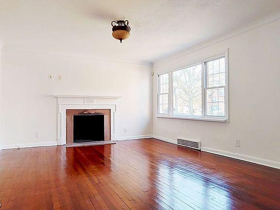 2nd image of 1901 Staunton Rd