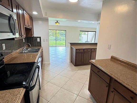 4th image of 3167 Coral Springs Dr #1