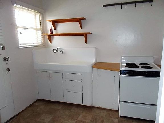 3rd image of 307 Olive St
