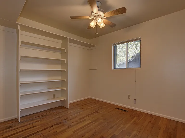 806 Campbell St — Photo 16