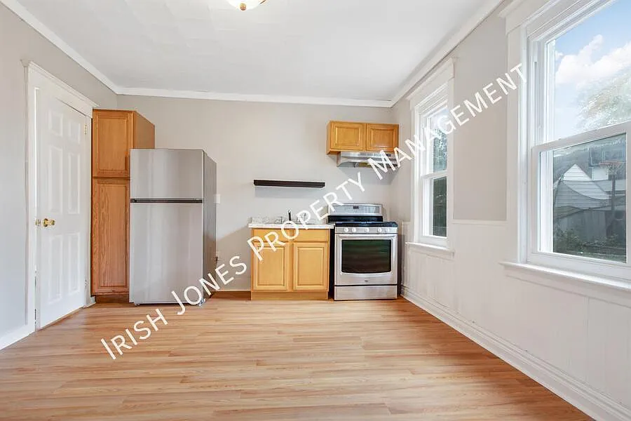 2 bed, 700 sqft, $900 — Photo 2
