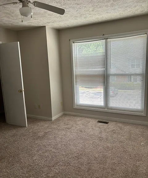1009 Hempstede Dr — Photo 6