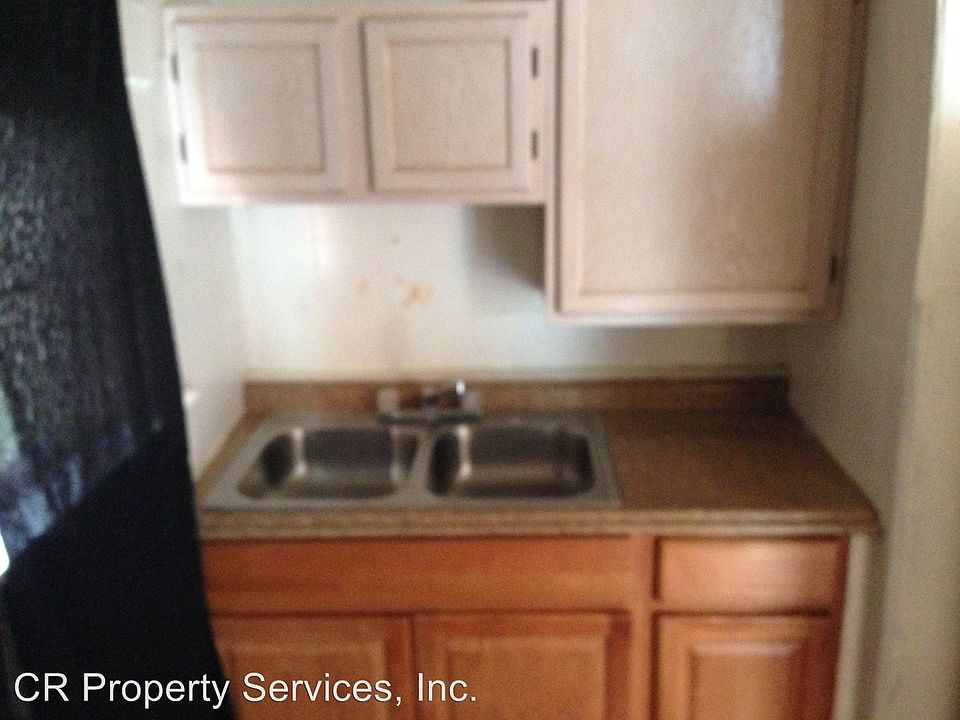 2nd image of 1137 E McKinley St APT B