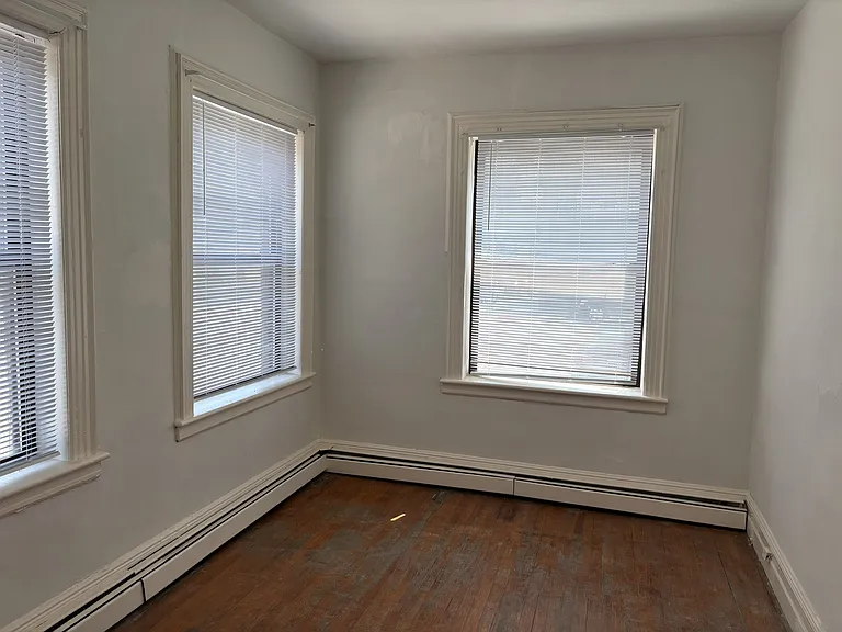 69 Hague St — Photo 8