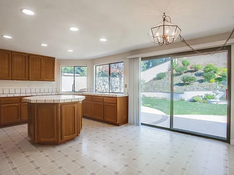 18397 Camberwell Ln — Photo 22