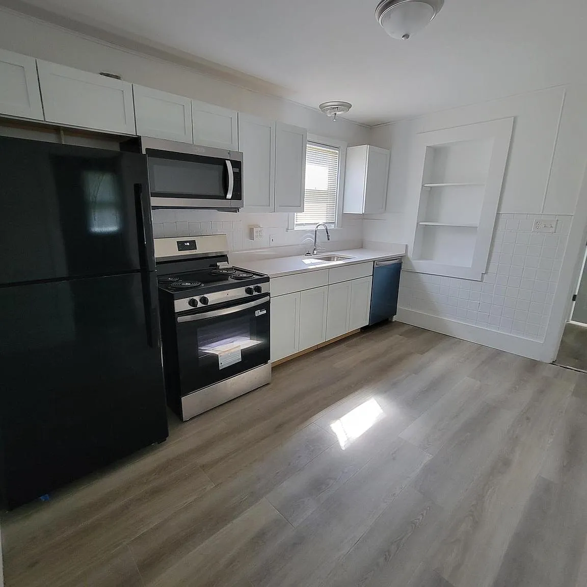 4 bed, 860 sqft, $2,350 — Photo 4