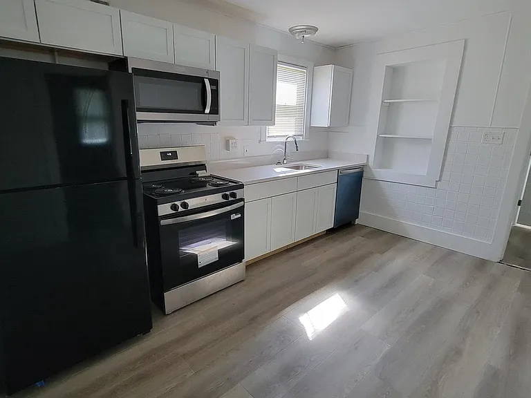 237 S Franklin St — Photo 4
