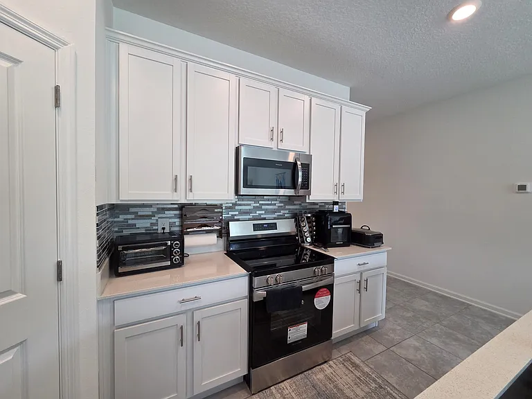 3949 Ambrose Ave — Photo 8