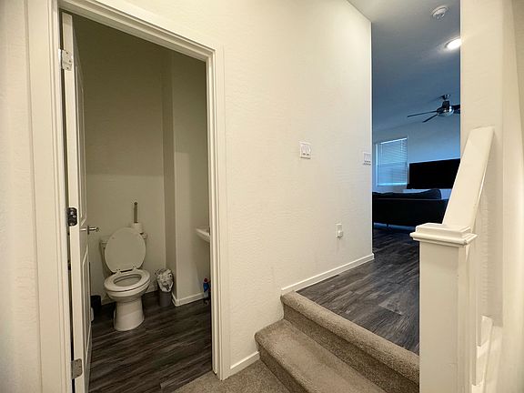 5th image of 2337 E Huntington Dr