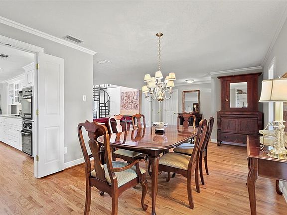 4th image of 315 Crestover Dr
