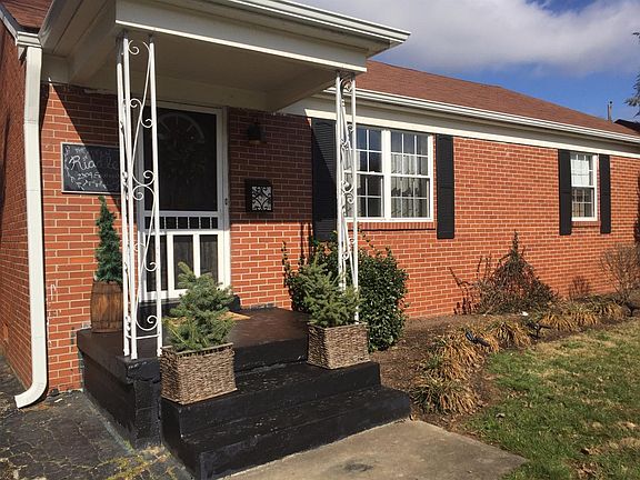 3rd image of 2309 Southgate Dr