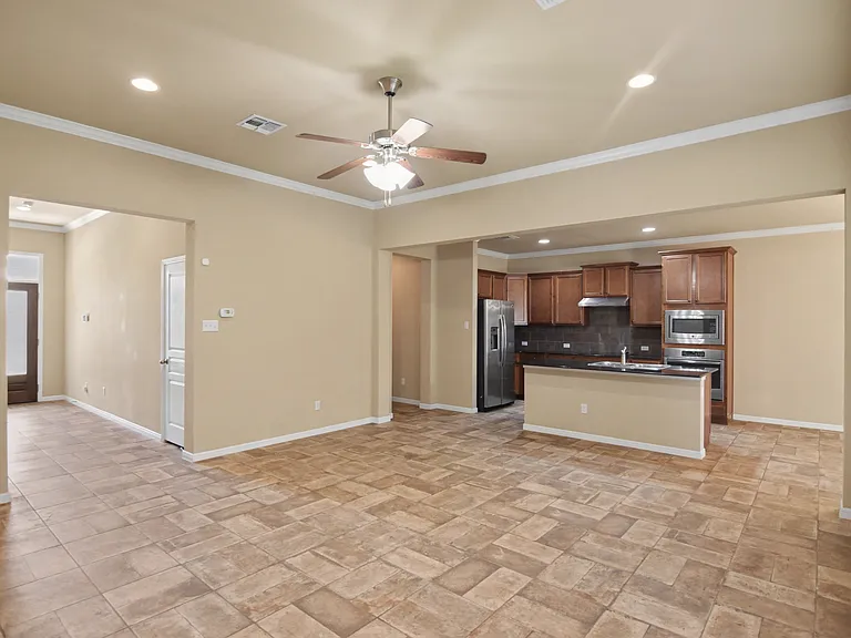 410 Stonehouse Ln — Photo 9