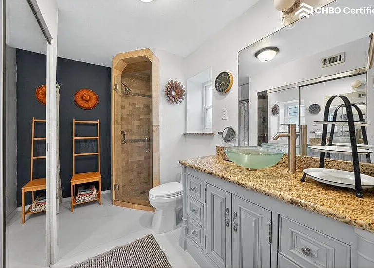 Second bedroom bathroom