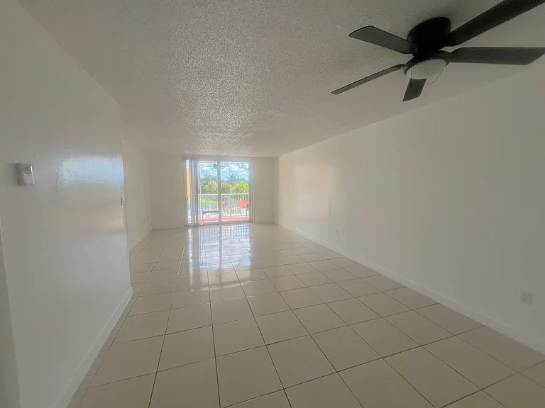 7000 NW 186th St #4-325 — Photo 13
