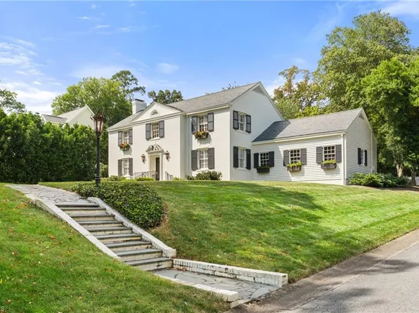 3500 Starmount Dr, Greensboro, NC 27403