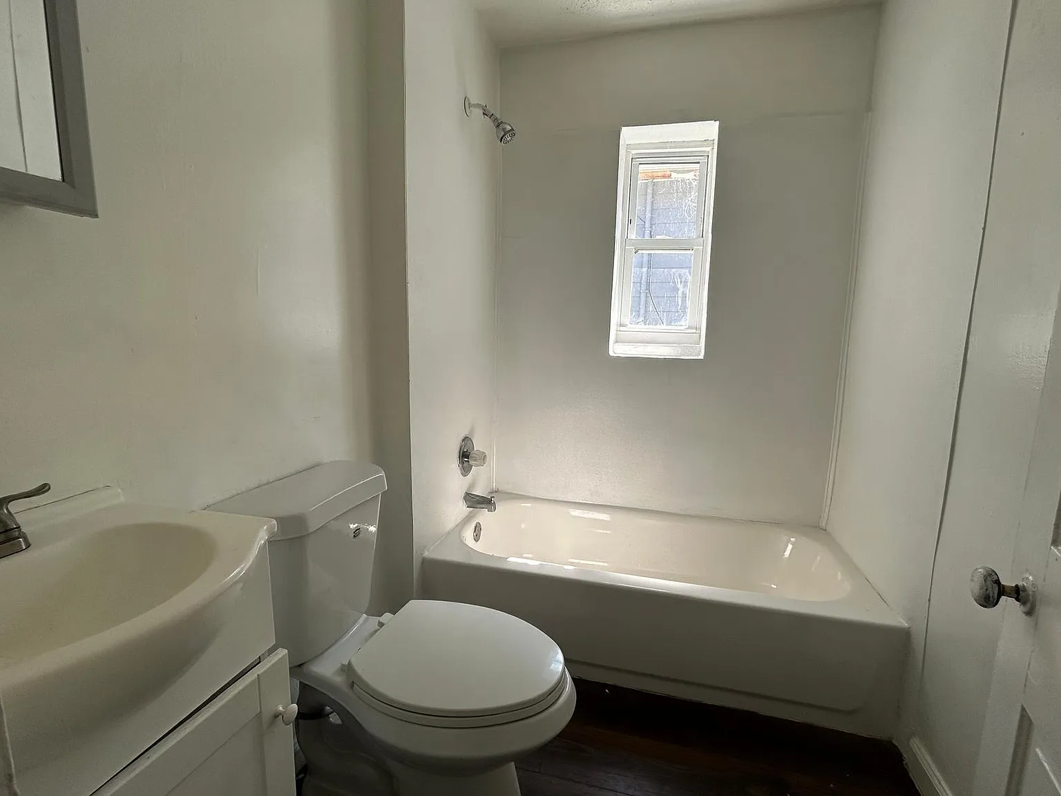 855 Steffen Avenue - 3 — Photo 2