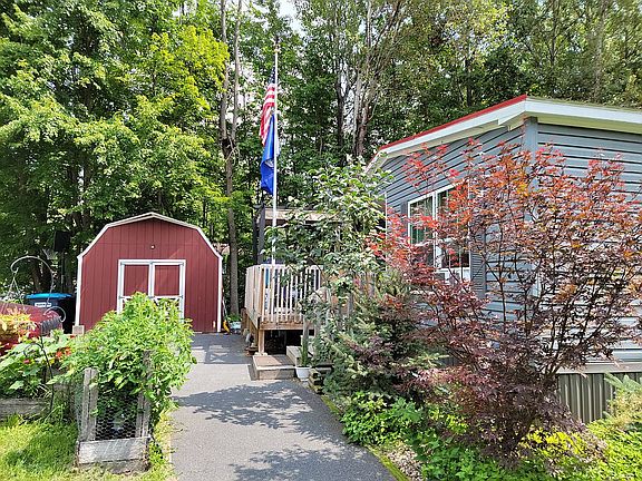 3rd image of 17 Oakland Dr