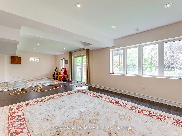 2481 Taylorwood Dr — Photo 40