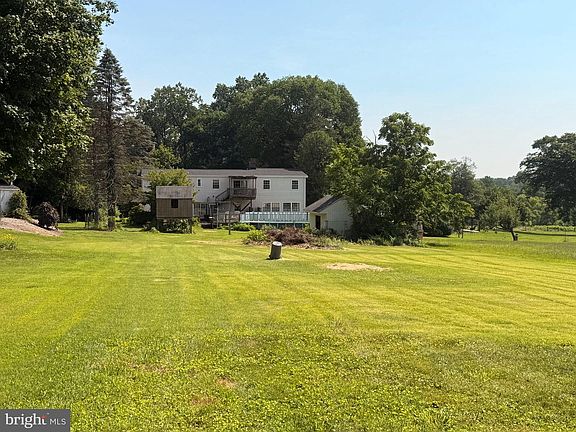 4th image of 4501 Breidenbaugh Ln