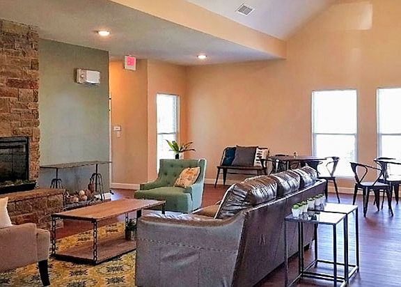 4th image of 900 Towne Square Dr #2302