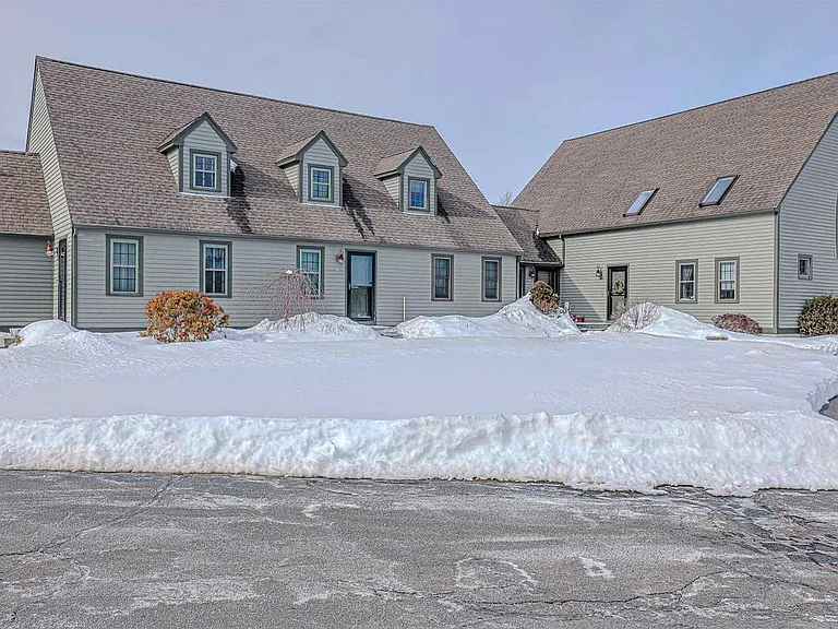 35 Montrose Dr — Photo 15