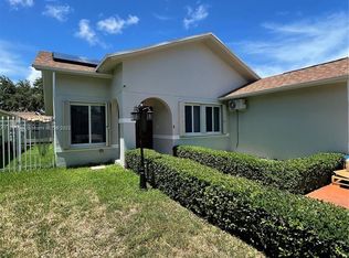 10449 SW 211th St, Cutler Bay, FL 33189