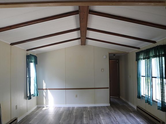 3rd image of 105 Old Sheepscot Road