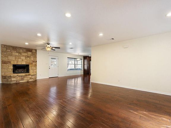 3rd image of 108 Belaire Cir