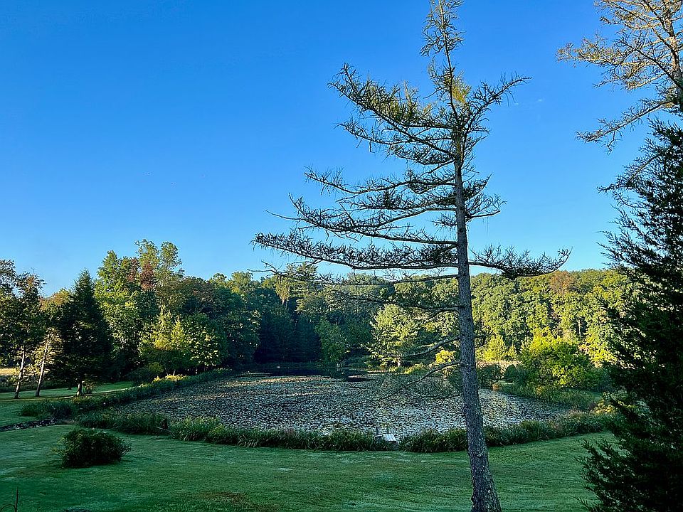 2nd image of 985 Bushkill Dr