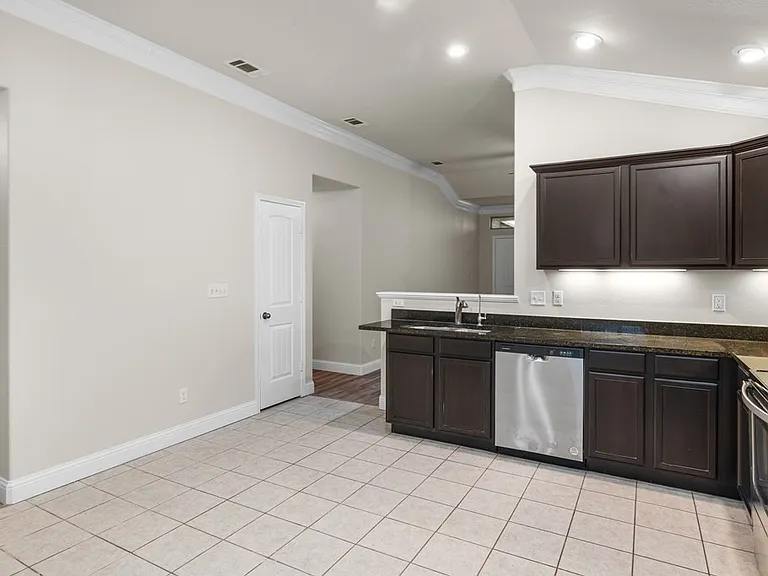 908 Purdue St — Photo 10