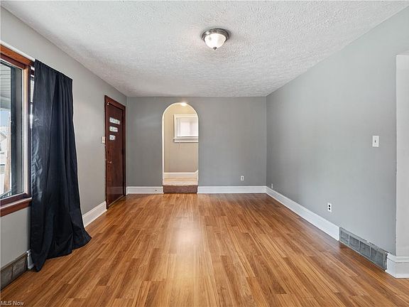 3rd image of 38 Palmetto Ave