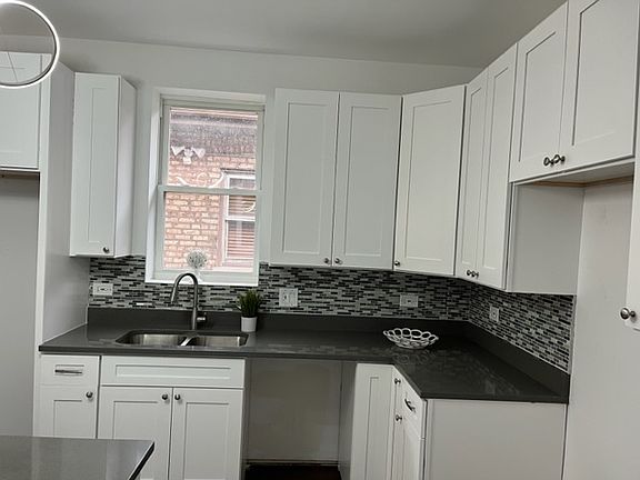 3rd image of 8143 S Luella Ave