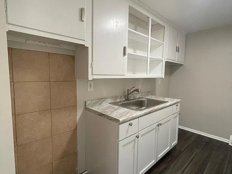 2777 Noble Rd #11 — Photo 2