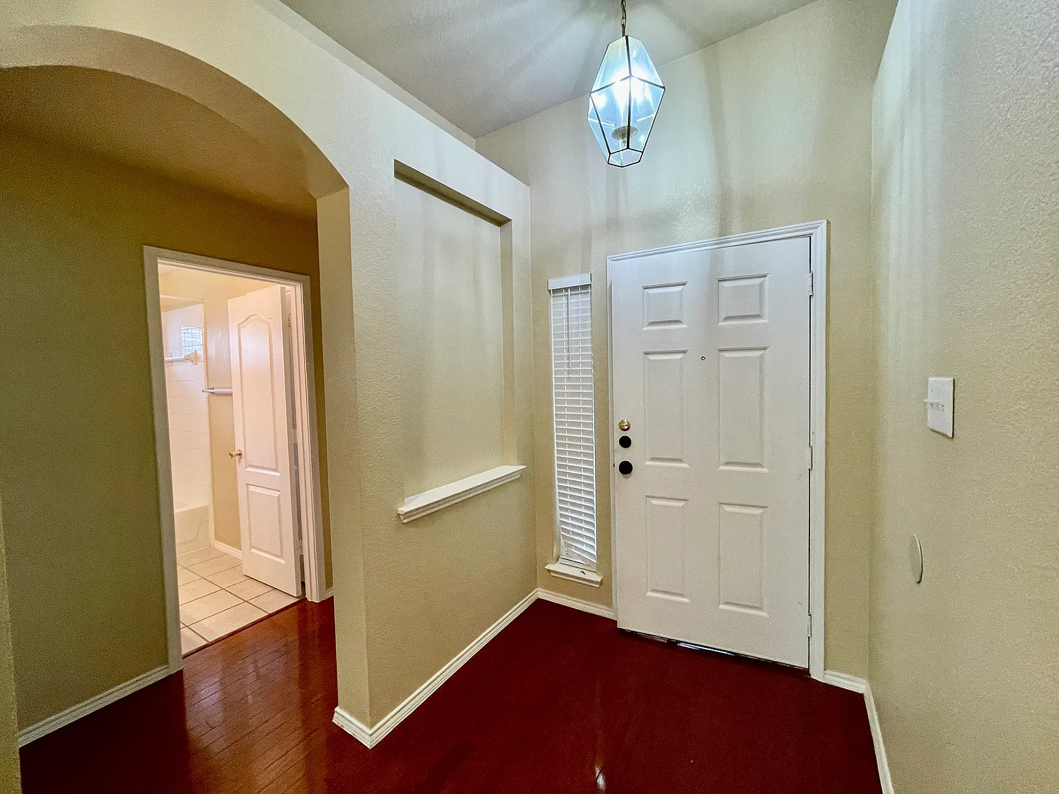 3 bed, 1843 sqft, $2,295 — Photo 3