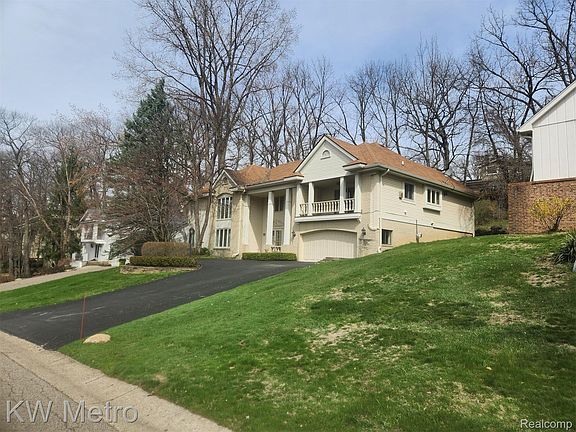 3rd image of 3086 Bloomfield Park Dr