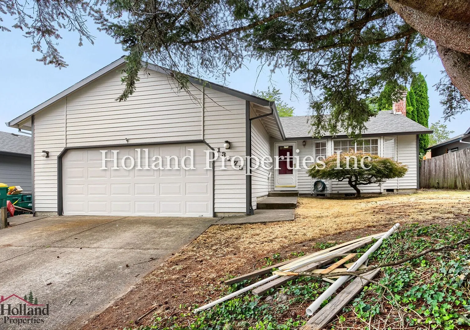 Upgraded Tigard Home with 2-Car Garage & Summerlake Park Nearby — Photo 2