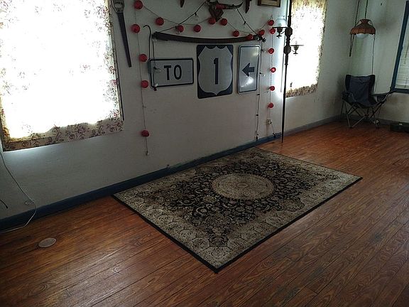 2nd image of 211 S Myrtle Ave