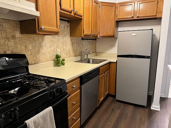 5th image of 501 N Barry Ave APT 3E