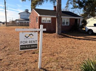 910 E Divine St, Dunn, NC 28334