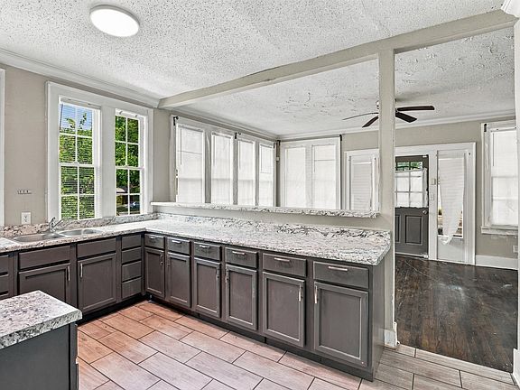 4th image of 867 Maple Dr
